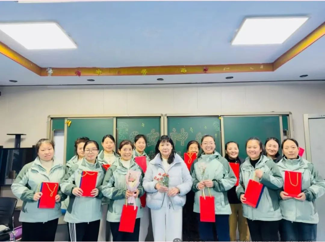 一禾焦東幼兒園“三八”節(jié)主題活動(dòng)